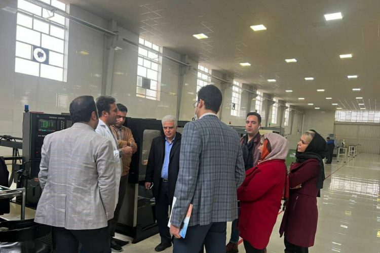 بازدید جامعه دندان پزشکان قم از خط تولید شرکت پارس سمن طب
